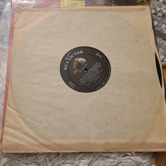 Paramount Pictures Elvis in Girls, Girls, Girls vintage vinyl record. GUC - Picture 8 of 9